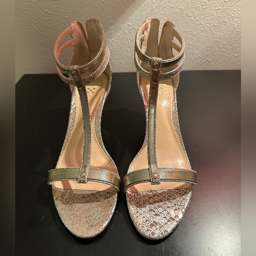 Vince Camuto Makoto Sandals – Size 8.5 – Goddess Gold – With Box 🤍✨